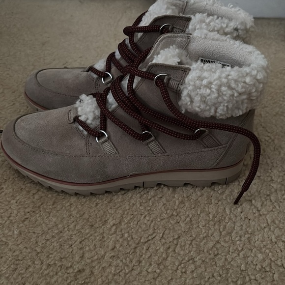 Sorel women’s Harlow lace cozy boots - Picture 2 of 9